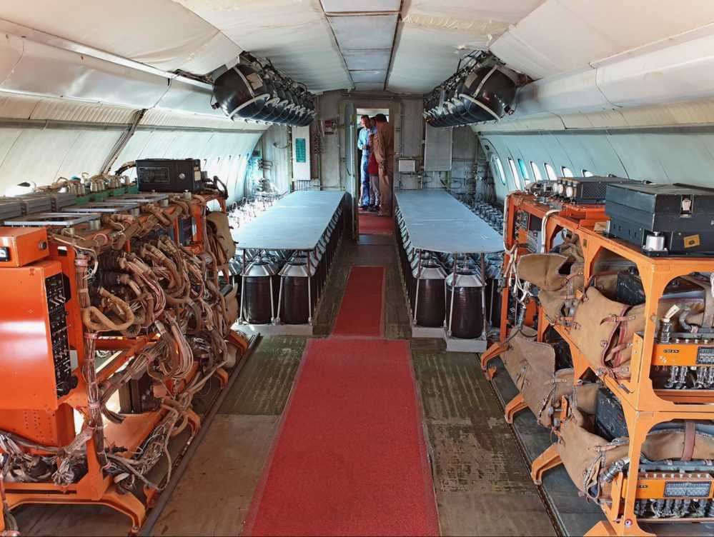 The Soviet Tu-155 aircraft is equipped with a NK-88 hydrogen fuel engine and has been tested more than 100 times. The rear half of the aircraft cabin is full of hydrogen storage tanks. 