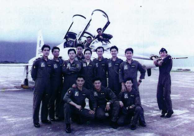 Group photo of the junior class students of the 14th Training Squadron of the Taiwan Air Force 