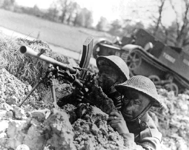 The Bren light machine gun that can be carried by a single soldier is very consistent with the design intention of the machine gun carrier to cooperate with infantry combat 