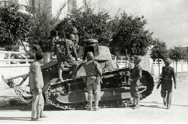 Several American soldiers became interested in this World War I Renault FT-17 tank 