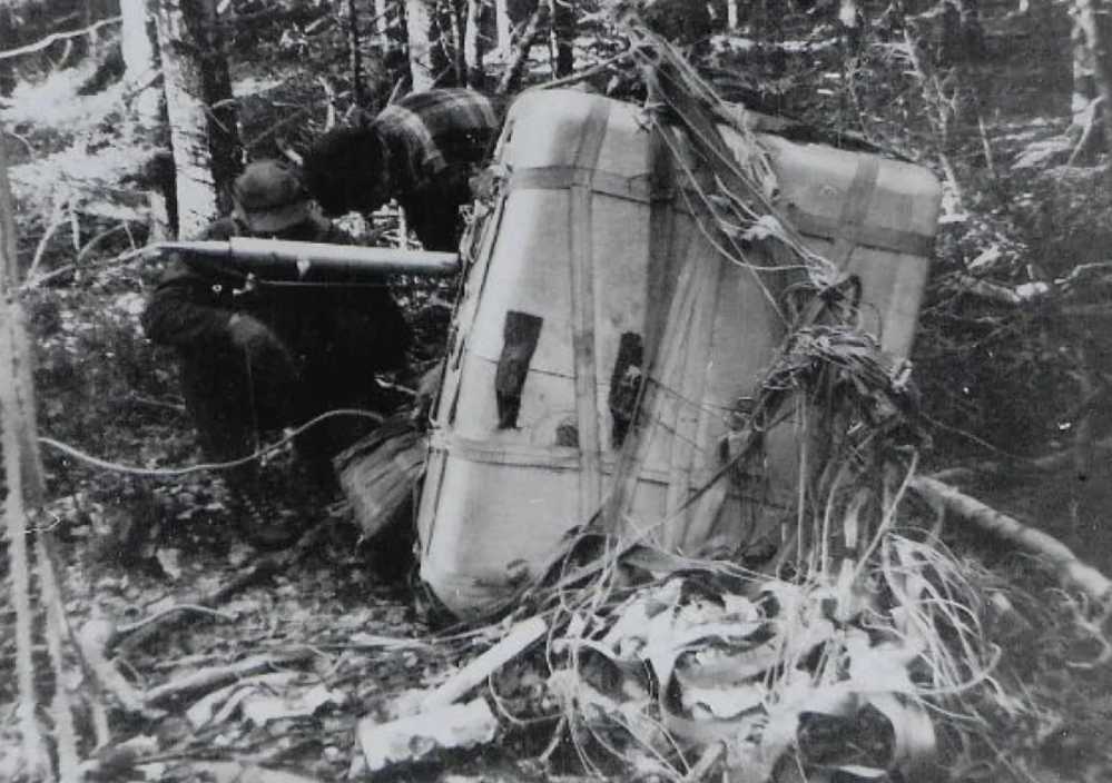 During the Cold War, the United States launched stratospheric reconnaissance balloons toward the Soviet Union from Scotland, Norway, Germany and Turkey. However, the recovery rate of balloons was unstable, and many of them lost contact unexpectedly, which was one of the reasons for the final cancellation of the plan. 