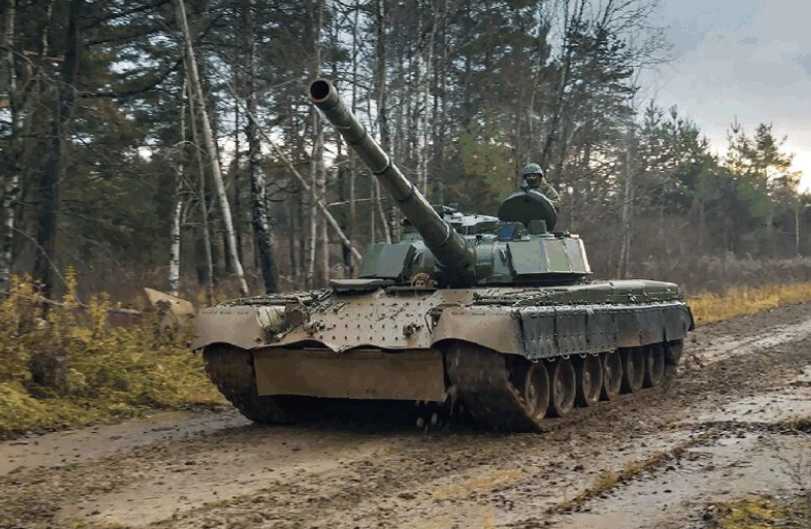 Project 292 tank prototype equipped with a 152mm tank gun 