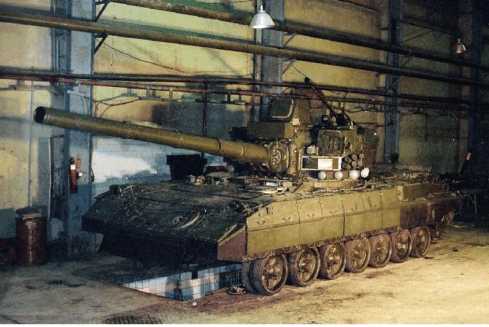 195 Project prototype equipped with a 152mm smoothbore tank gun 