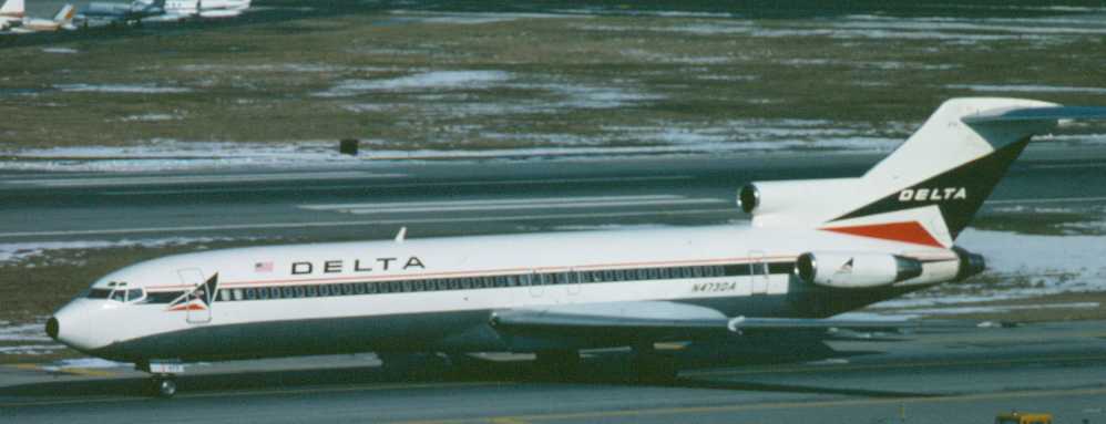 The accident aircraft number is AN473DA, which is the one in the picture. 