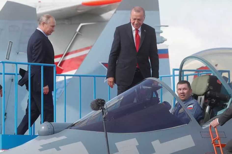 At the 2019 Moscow Air Show, Russian President Vladimir Putin accompanied Turkish President Recep Tayyip Erdogan (center) to visit the Su-57 fighter jet. 