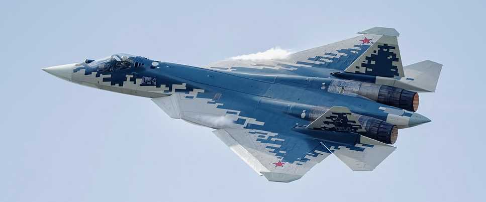 As the newest and most expensive fighter of the Russian army, the Su-57 is still in the 