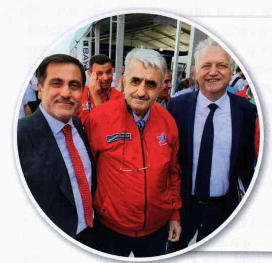 Ozdemir Beylaktar (center), a leader in the Turkish drone industry. 