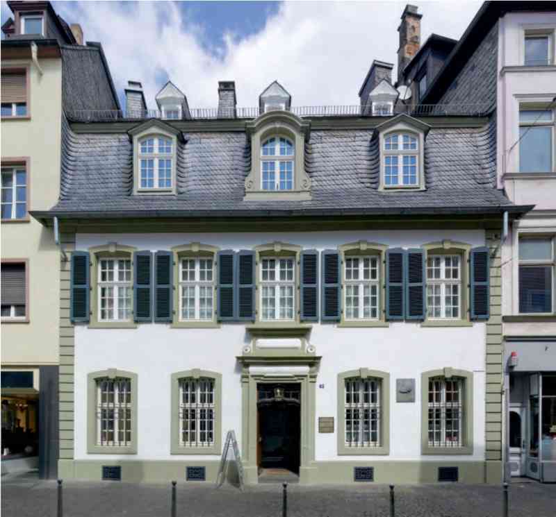 Marx’s former residence, located at 10 Brückenstrasse, Trier, Rhineland-Palatinate, Germany, is now the Karl Marx Memorial Museum. Shortly before Marx was born, Trier, which was close to France, was assigned to Prussian territory, but the area had long been deeply influenced by the French Revolution, and the anti-Prussian autocracy was prevalent. 