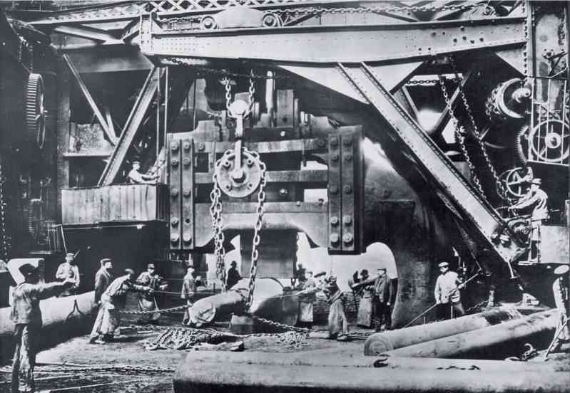 Workers working in the Krupp steel plant, photographed in the Rhineland city of Essen in 1861. Essen is located in the present-day North Rhine-Westphalia, Germany. After the Vienna Conference in 1815 , the Ruhr area where Essen is located was assigned to Prussia. Due to the rich coal resources in the Ruhr area, it formed the earliest and largest heavy industrial base in Germany. 