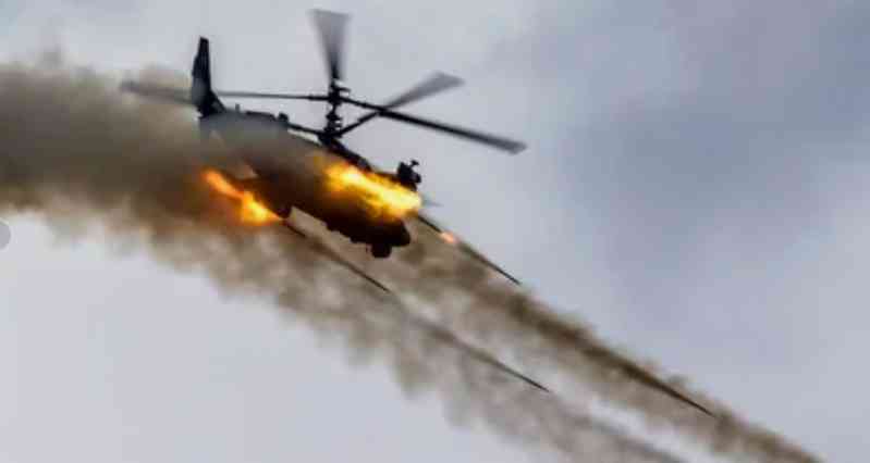 The moment when the Ka-52 armed helicopter launched a rocket. When Russia’s high-value fighters and armed helicopters perform ground attack missions, the proportion of precision-guided weapons used is too low, and they have to take the risk of launching unguided bombs and rockets, which not only achieves very limited strike effects, but also causes serious losses 
