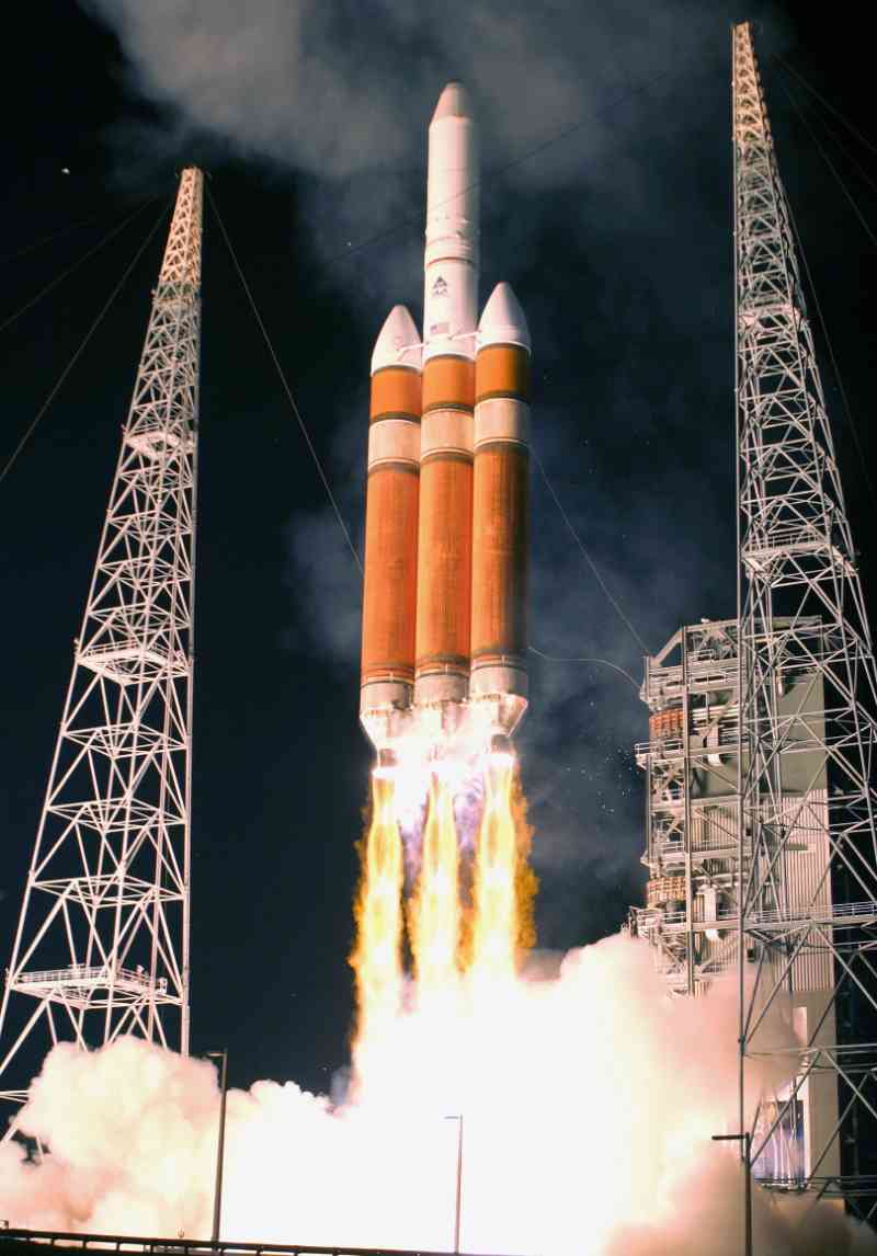 Delta-4H rocket carries the Orion crew module into space 