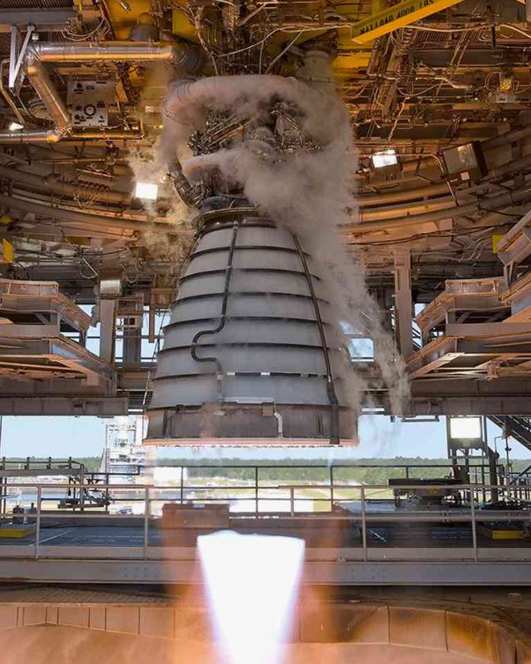 An RS-25 engine undergoing ground testing 