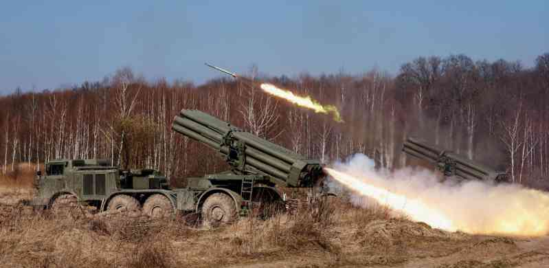 In the Russian-Ukrainian war, both sides used the 2S7 203mm self-propelled howitzer (above) and the BM27 