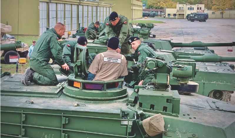 Poland also purchased 116 M1A1 FEP main battle tanks. The picture shows the 