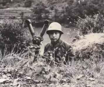 The artillery telescope is one of the important equipment of artillery scouts 