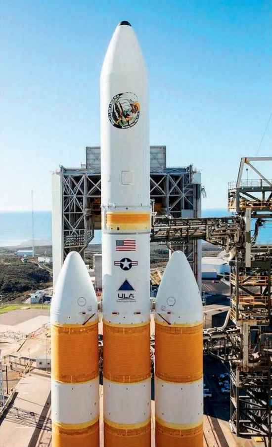 Delta 4 rocket 
