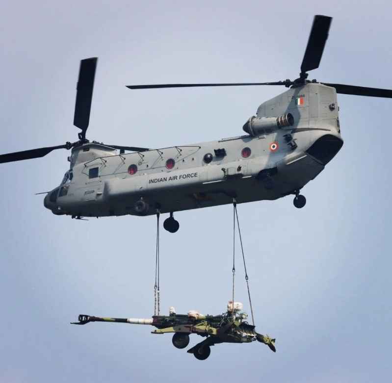 M777 weighs only half of an ordinary 155mm gun, and can be hoisted by a CH-47 helicopter or airdropped at low speed by a C-17A or C-130J transport aircraft 