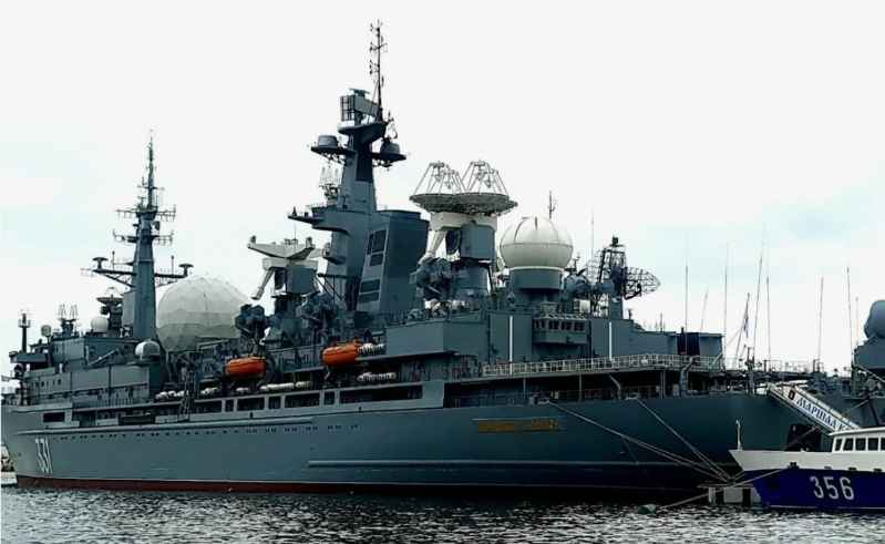 After being modified, the Marshal Krylov was moored at the dock near the Golden Horn Bay in Vladivostok (Vladivostok). The biggest change in its appearance is the small spherical radar cover installed above the helicopter hangar. 